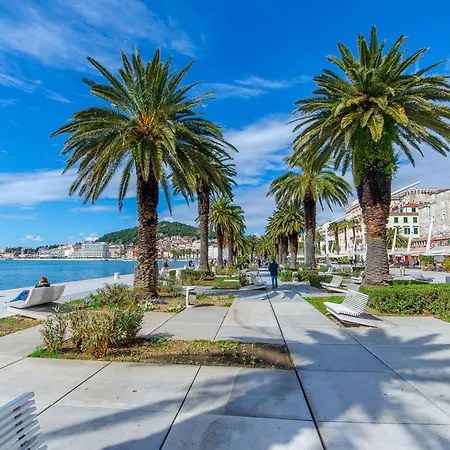 Malena 3* سبليت